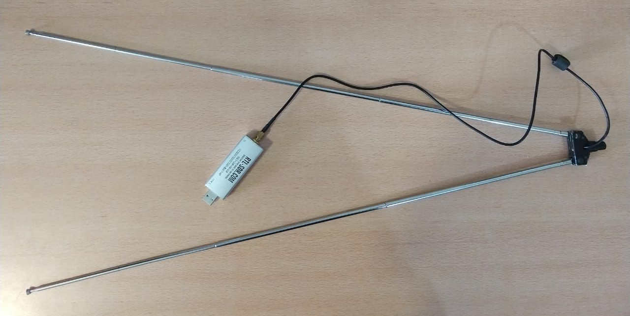 RTL-SDR and V-dipole antenna